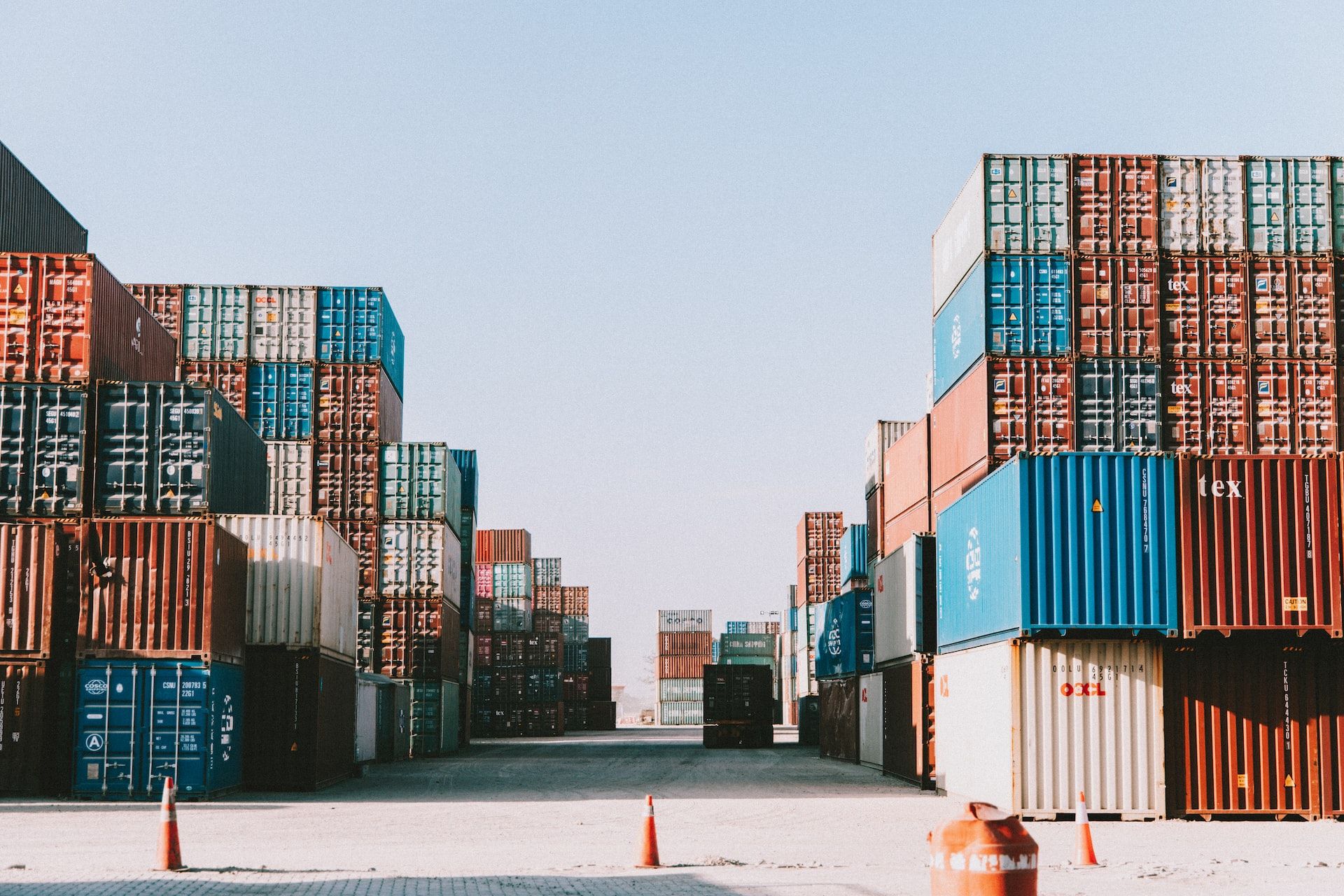 ¿Qué es el trincaje de contenedores y por qué es tan importante para la protección de tus mercancías?