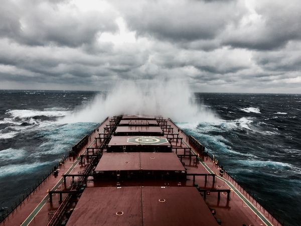 Barcos en tormentas: Â¿quÃ© hacer ante los riesgos en altamar?