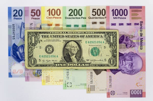 Caída de precios: el peso mexicano se fortalece ante el dólar